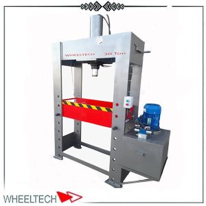 نمایی از دستگاه پرس هیدرولیک ۳۰ تن دروازه‌ای مناسب برای تعمیرگاه‌ و کارگاه‌های صنعتی، با پمپ دستی و بدنه مقاوم