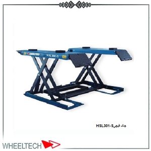 جک قیچی کوتاه پاریزان صنعت، ابزاری ایده‌آل برای تعمیرات خودرو با قابلیت تنظیم ارتفاع در فضاهای محدود.