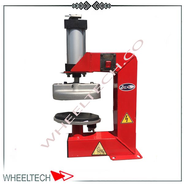 آپارات تیوب پنوماتیک دکمه ای تیران نوین | کیفیت بالا و عملکرد عالی آپارات تیوب پنوماتیک دکمه ای تیران نوین با عملکرد عالی و طراحی کاربرپسند، مناسب برای تعمیرات لاستیک و تیوبهای خودروهای سنگین و سبک.