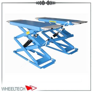 جک قیچی روکار SCT، با ظرفیت بالا و طراحی مقاوم، به‌طور خاص برای تعمیرگاه‌ها و گاراژهای حرفه‌ای طراحی شده است. این جک مناسب برای تعمیرات خودروهای سواری و برخی وسایل نقلیه سنگین‌تر است.