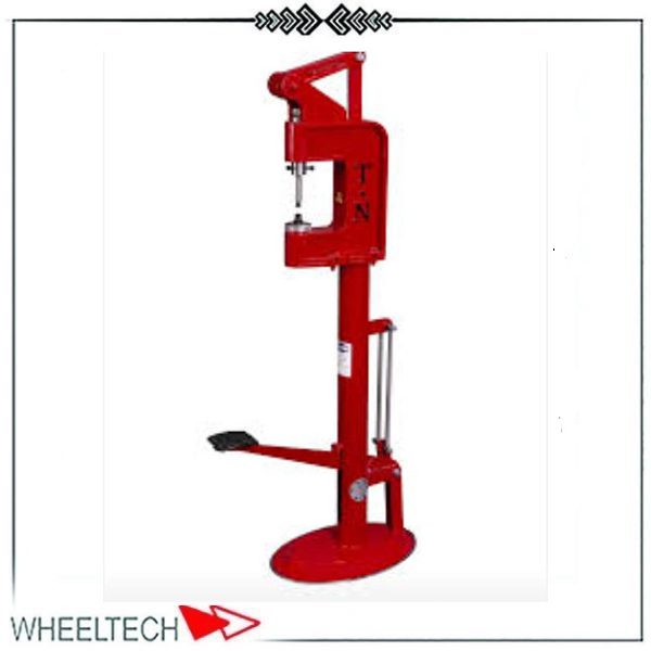 پرس لنت کوب اهرمی پدالی تیران نوین – ابزار ضروری برای تعمیرات خودرو پرس لنت کوب اهرمی پدالی تیران نوین یک دستگاه کاربردی برای فشردهسازی لنتهای ترمز خودرو با عملکرد دقیق و آسان است. این دستگاه با کیفیت ساخت بالا و قابلیت استفاده راحت، در تعمیرگاهها و کارگاههای خودرو به کار میرود.