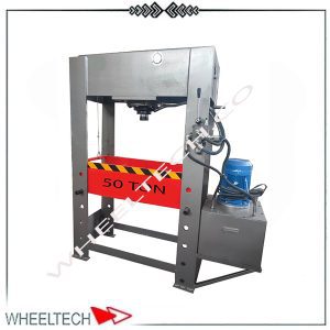 تصویر پرس هیدرولیک 50 تن برقی دروازه‌ای مناسب تعمیرگاه و کارگاه صنعتی، با مشخصات فنی کامل، قدرت بالا، ایمنی استاندارد.